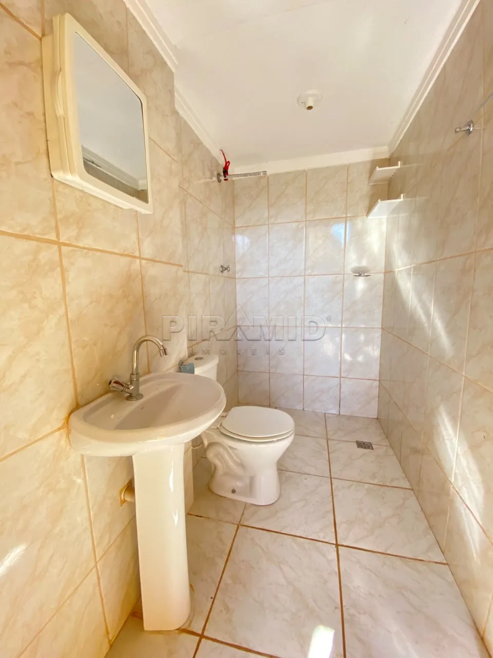 Alugar Casa / Padr&atilde;o em Ribeir&atilde;o Preto R$ 1.100,00 - Foto 9