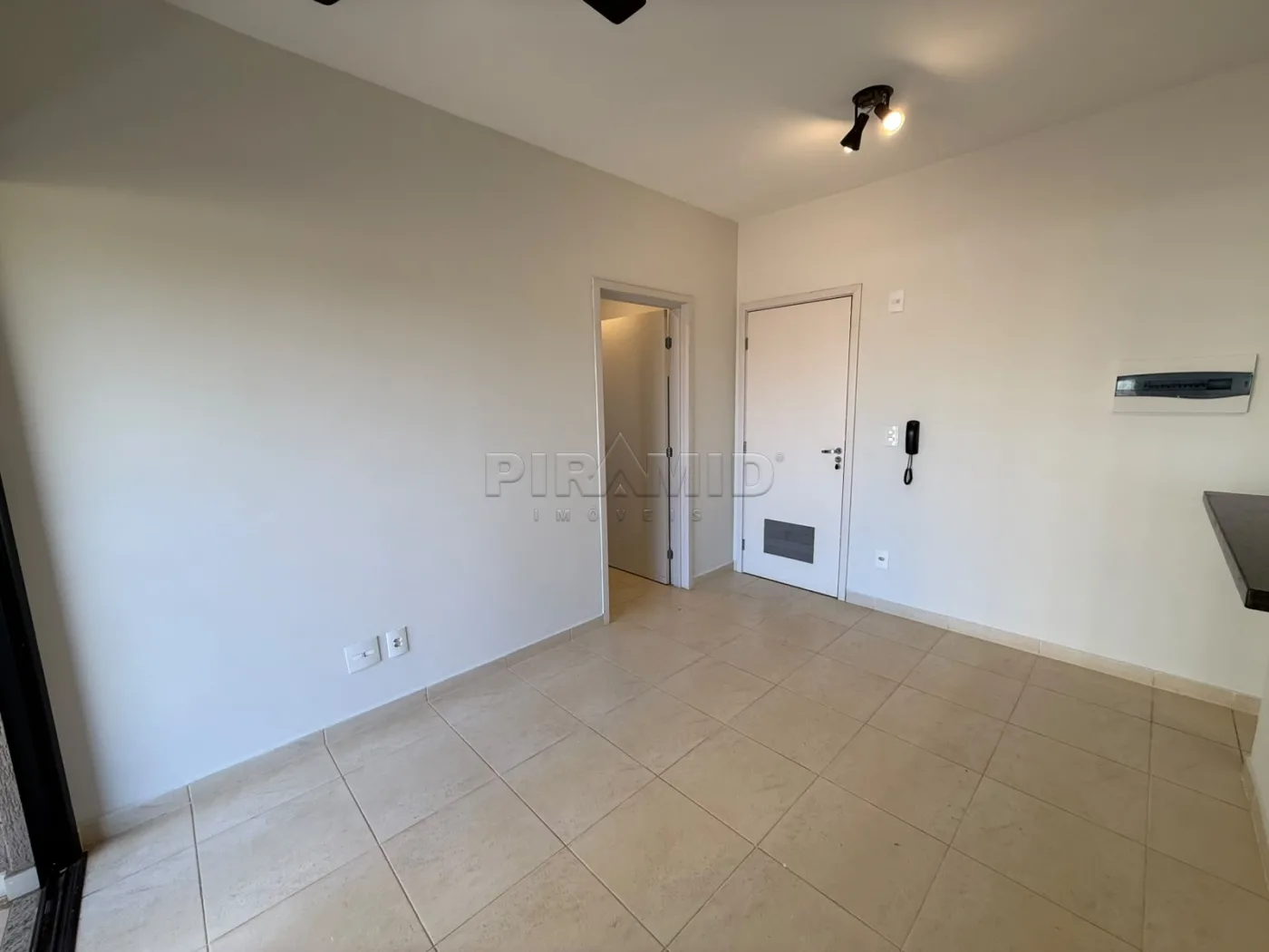 Alugar Apartamento / Padr&atilde;o em Ribeir&atilde;o Preto R$ 1.800,00 - Foto 1