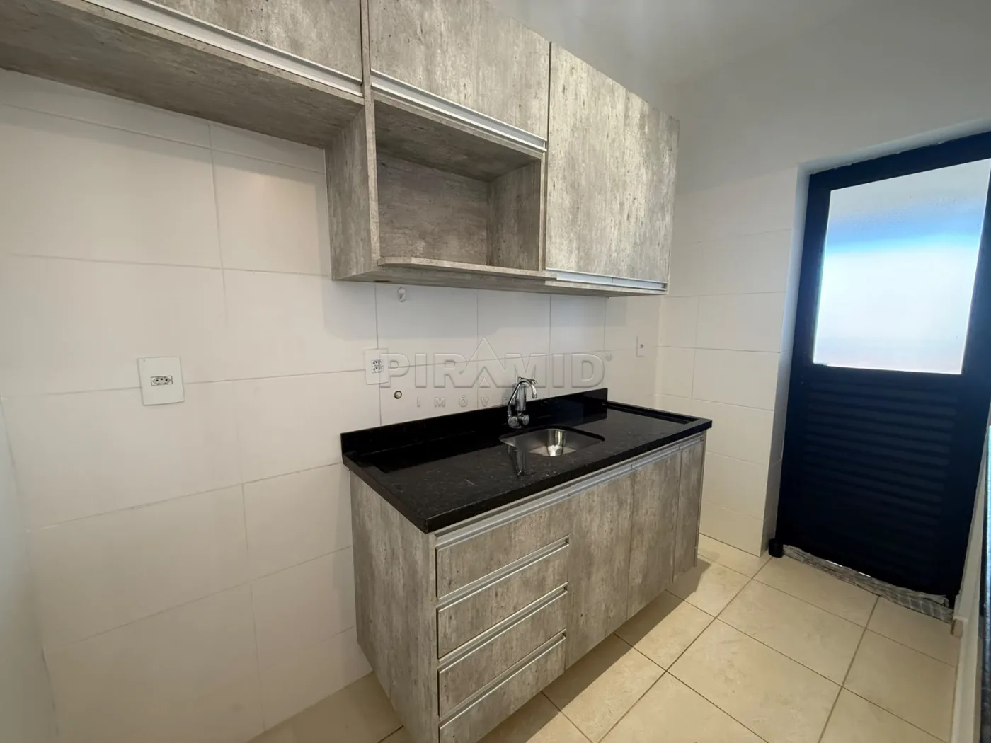 Alugar Apartamento / Padr&atilde;o em Ribeir&atilde;o Preto R$ 1.800,00 - Foto 4