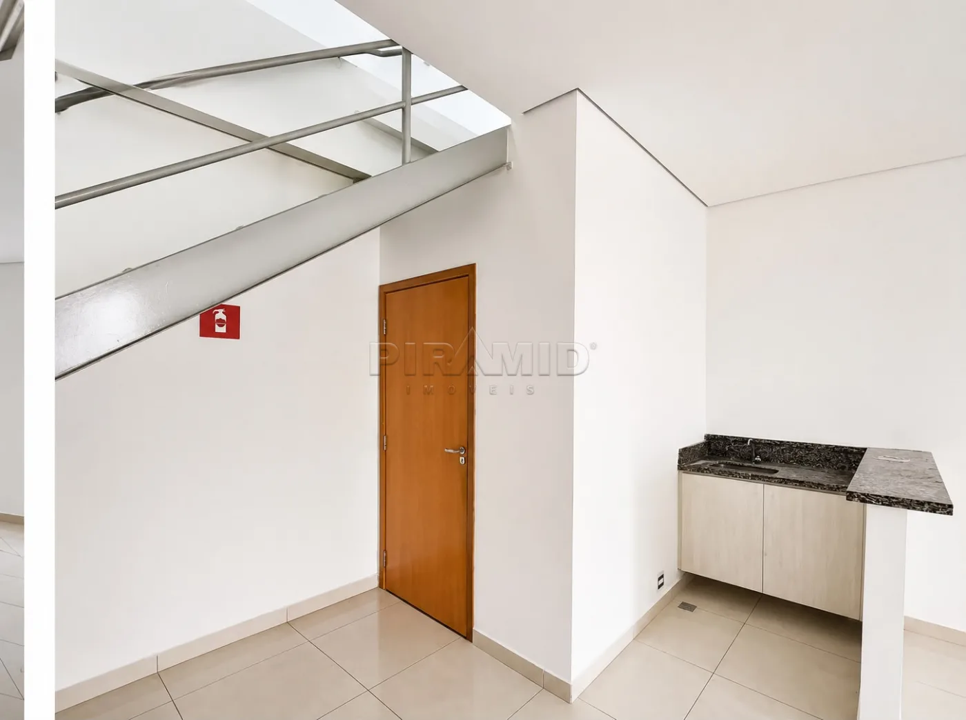 Alugar Comercial / Ponto Comercial em Ribeir&atilde;o Preto R$ 2.000,00 - Foto 4