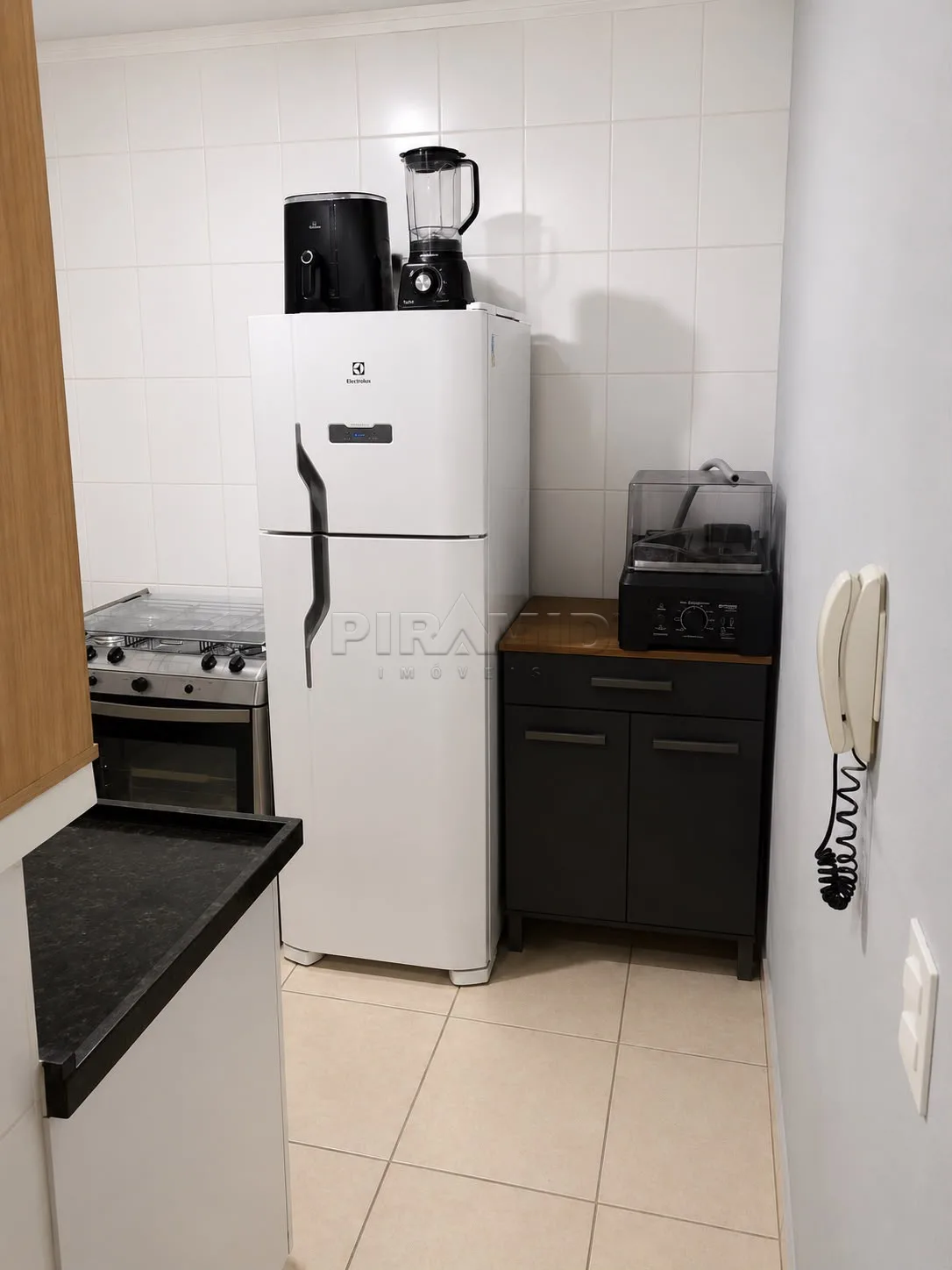 Alugar Apartamento / Padr&atilde;o em Ribeir&atilde;o Preto R$ 1.100,00 - Foto 5