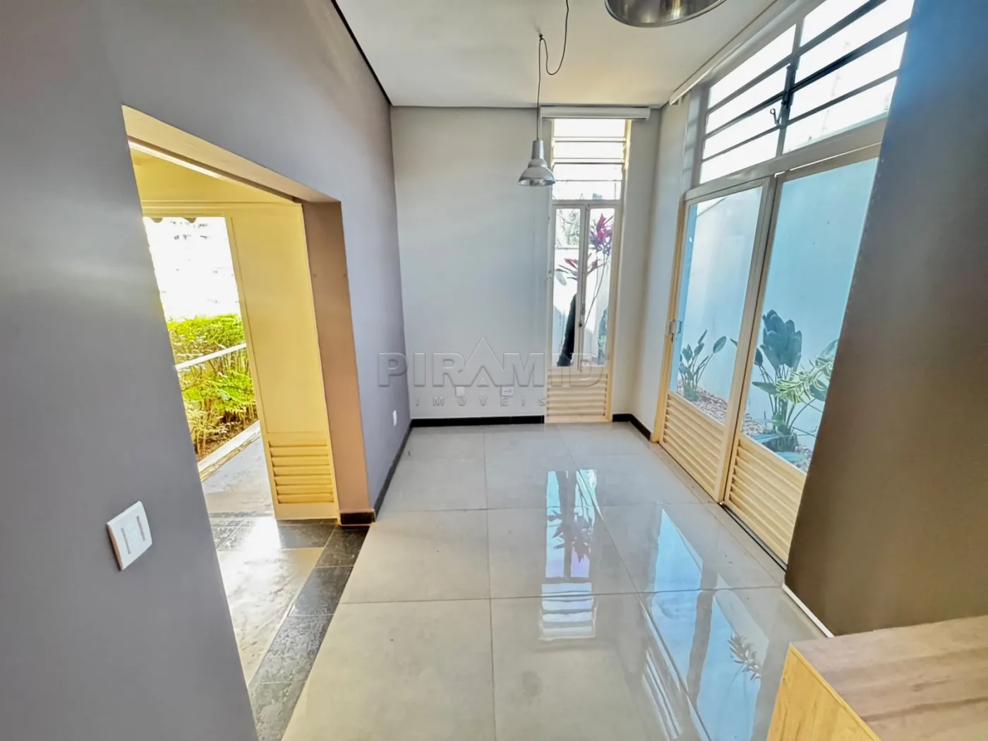 Alugar Casa / Padr&atilde;o em Ribeir&atilde;o Preto R$ 6.000,00 - Foto 5