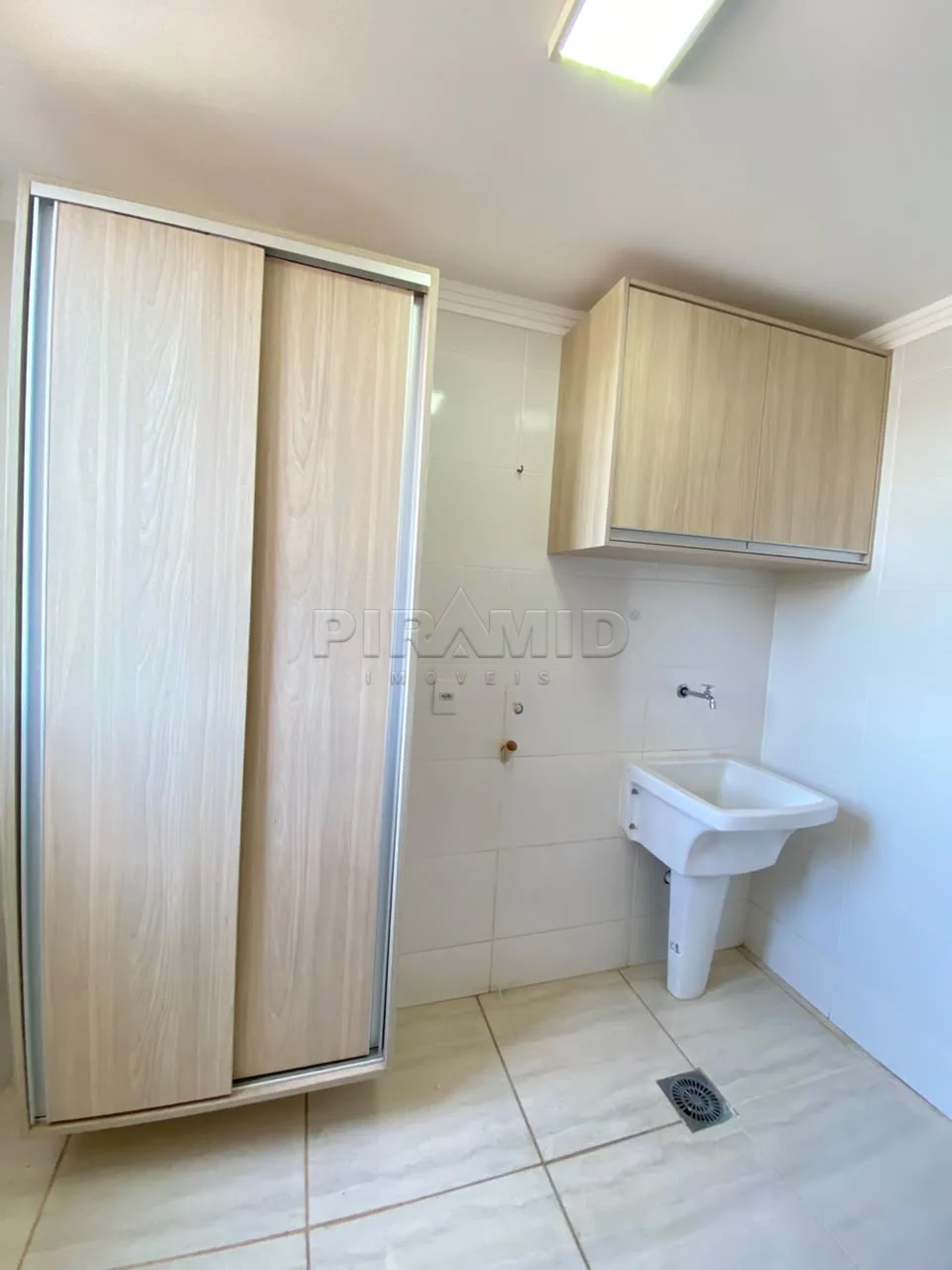 Alugar Apartamento / Padr&atilde;o em Ribeir&atilde;o Preto R$ 1.600,00 - Foto 17