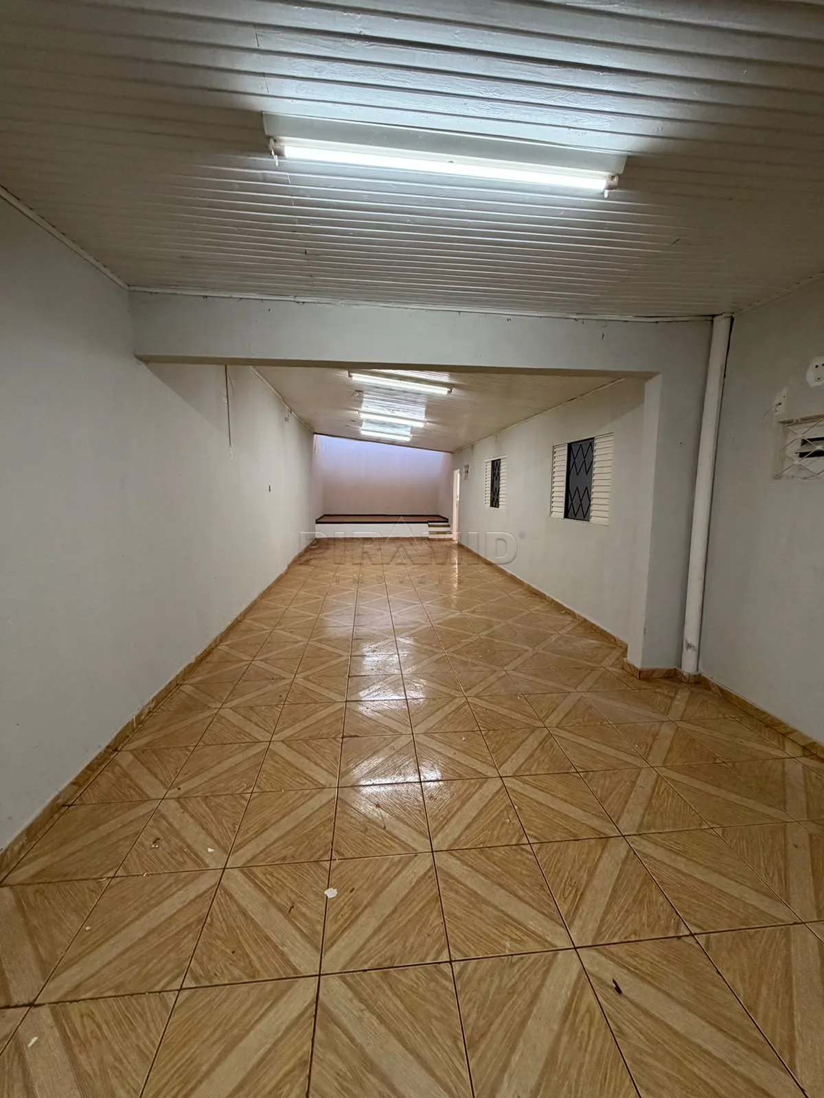 Alugar Casa / Padr&atilde;o em Ribeir&atilde;o Preto R$ 1.500,00 - Foto 2