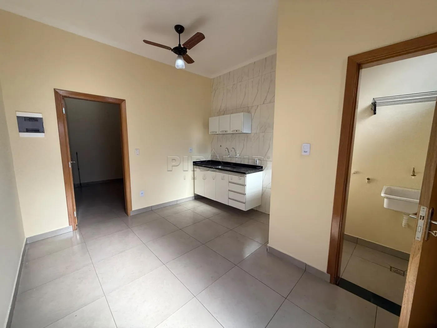 Alugar Casa / Padr&atilde;o em Ribeir&atilde;o Preto R$ 1.150,00 - Foto 3