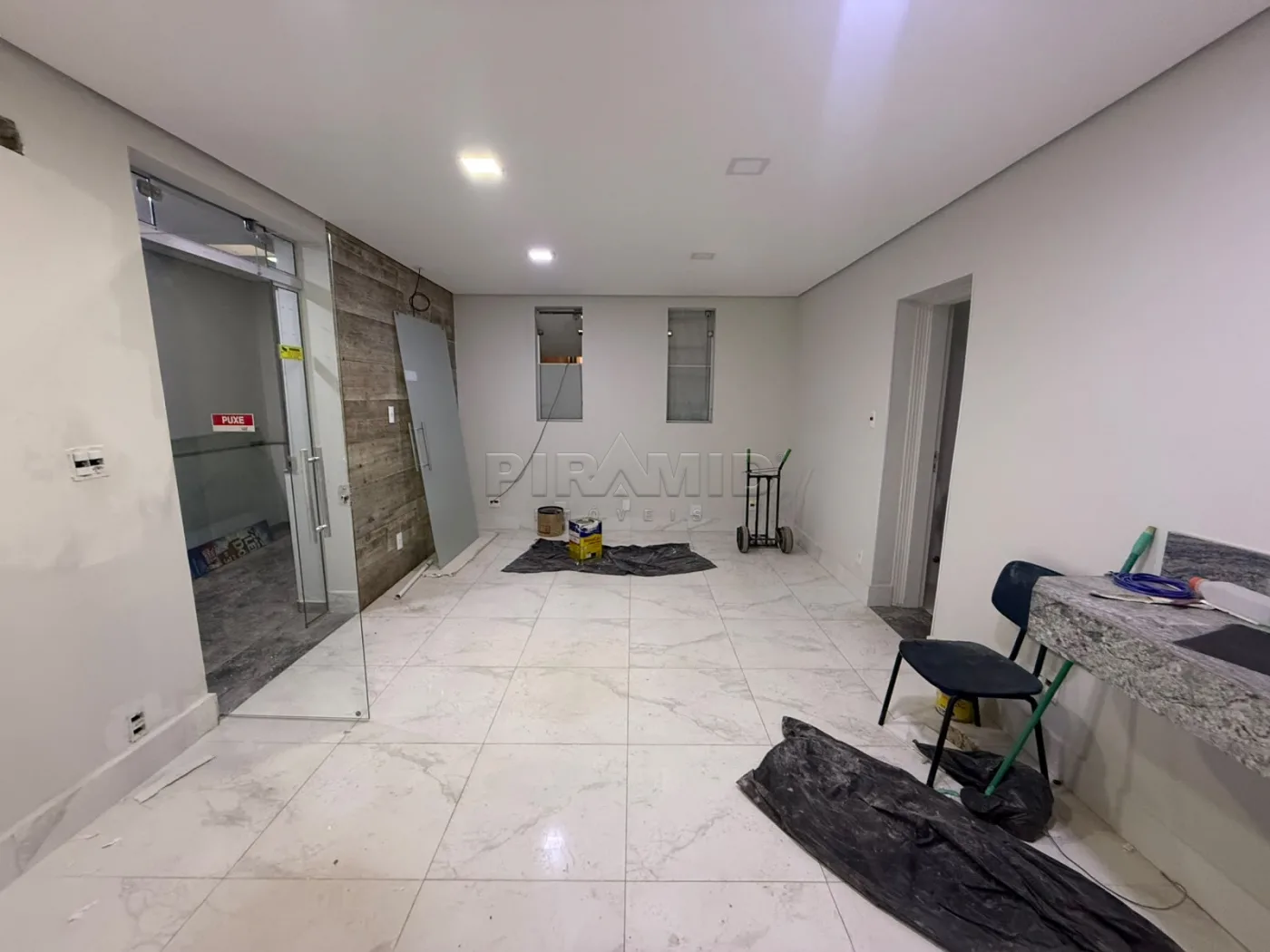 Alugar Comercial / Sal&atilde;o em Ribeir&atilde;o Preto R$ 2.500,00 - Foto 1