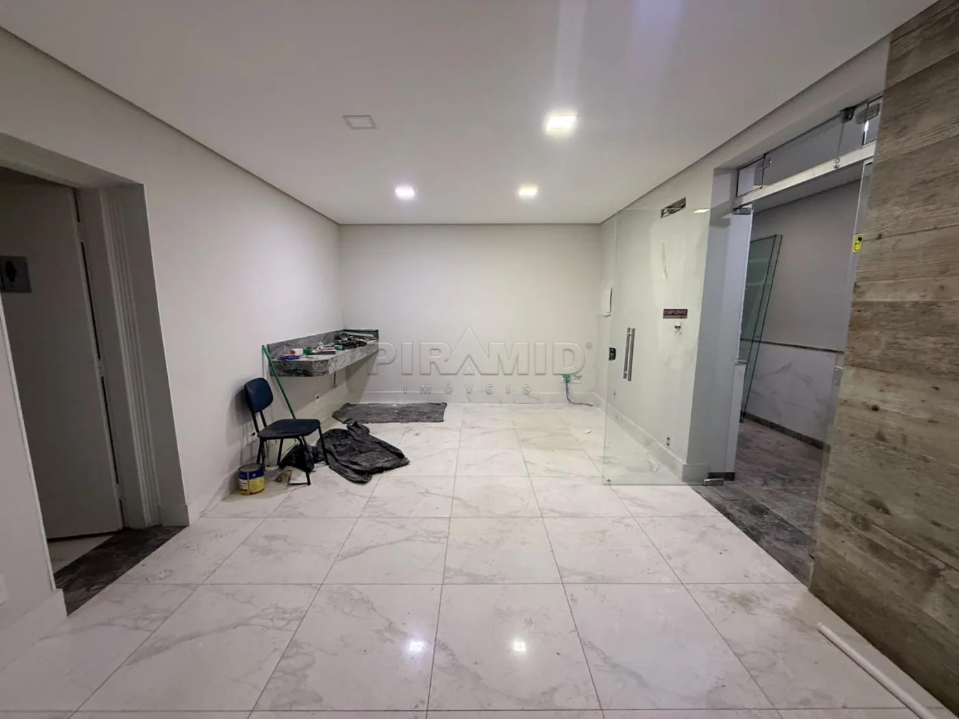 Alugar Comercial / Sal&atilde;o em Ribeir&atilde;o Preto R$ 2.500,00 - Foto 2