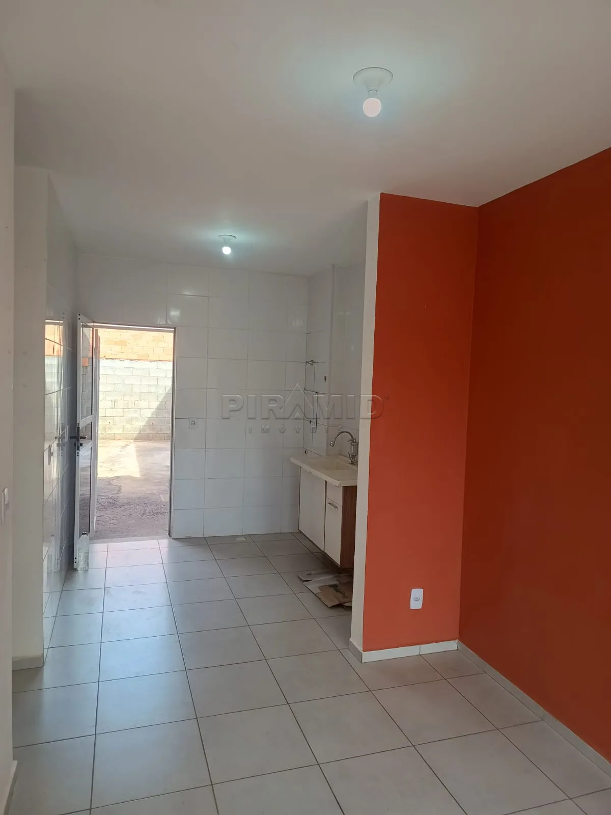 Comprar Casa / Padr&atilde;o em Ribeir&atilde;o Preto R$ 220.000,00 - Foto 2