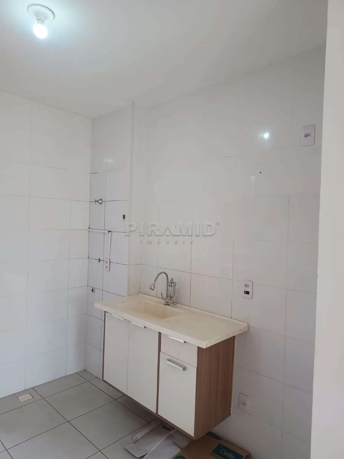 Comprar Casa / Padr&atilde;o em Ribeir&atilde;o Preto R$ 220.000,00 - Foto 3