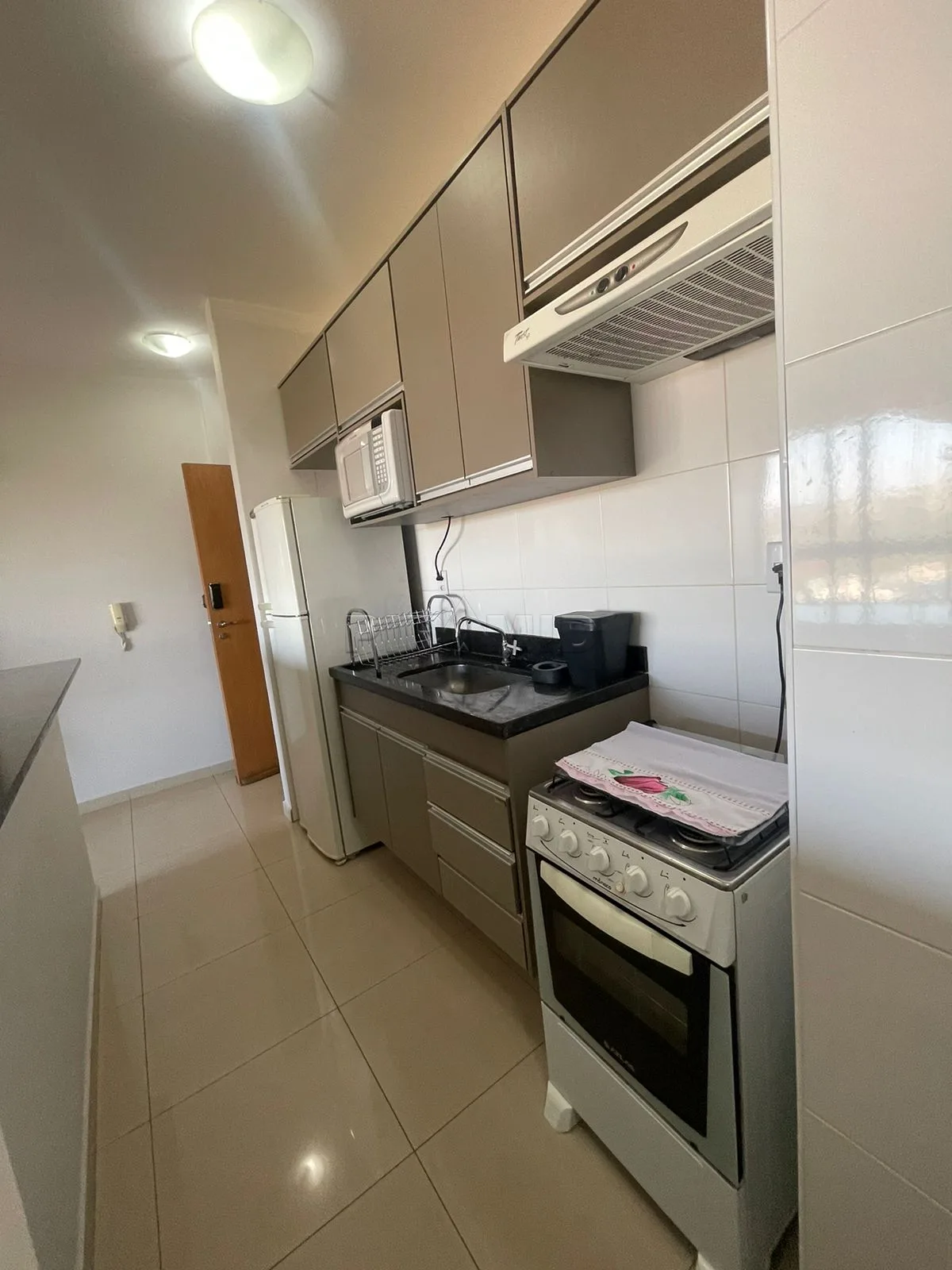 Alugar Apartamento / Padr&atilde;o em Ribeir&atilde;o Preto R$ 1.850,00 - Foto 6