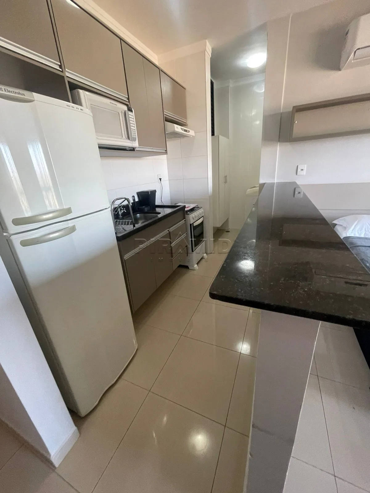 Alugar Apartamento / Padr&atilde;o em Ribeir&atilde;o Preto R$ 1.850,00 - Foto 4