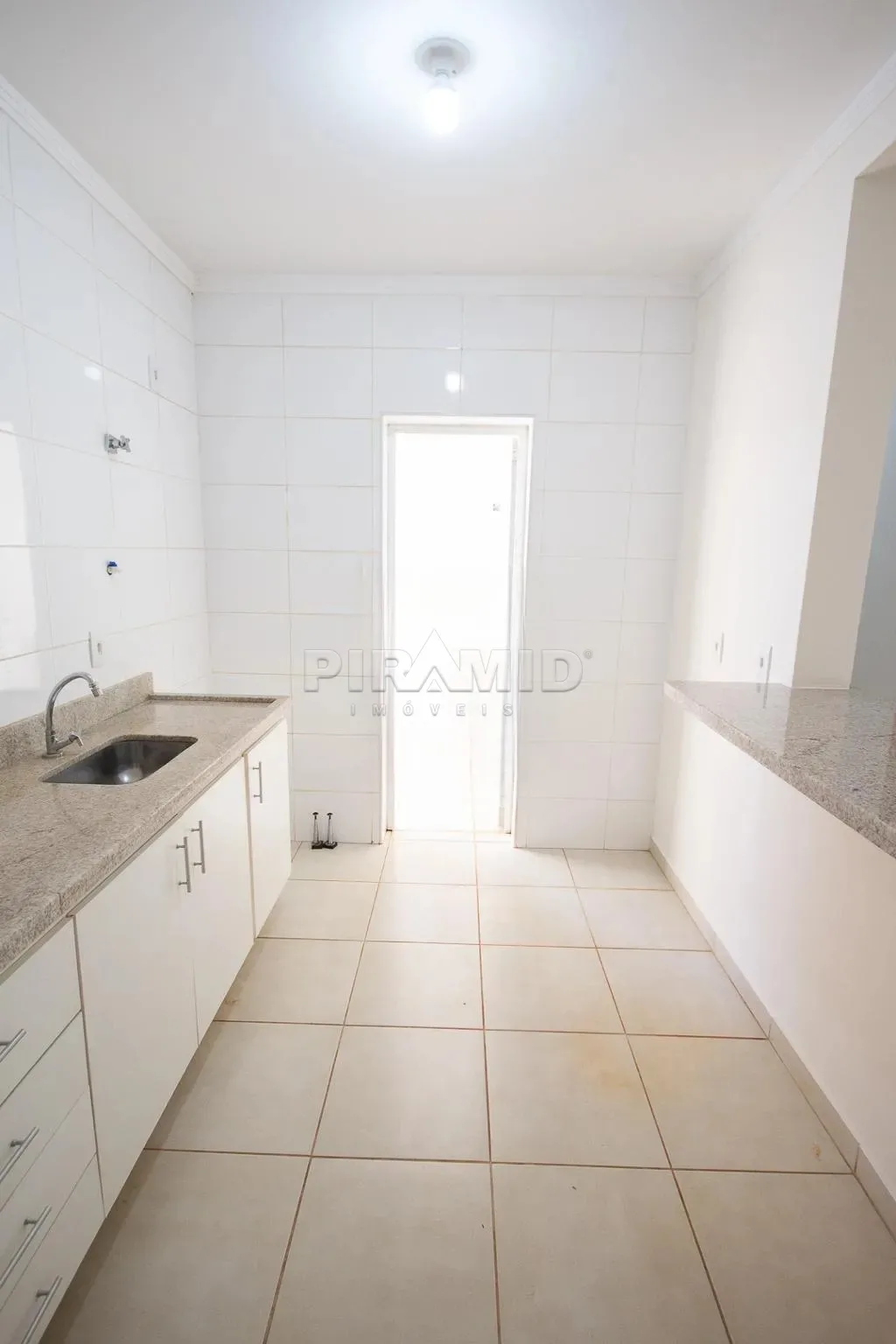 Alugar Apartamento / Padr&atilde;o em Ribeir&atilde;o Preto R$ 1.950,00 - Foto 2