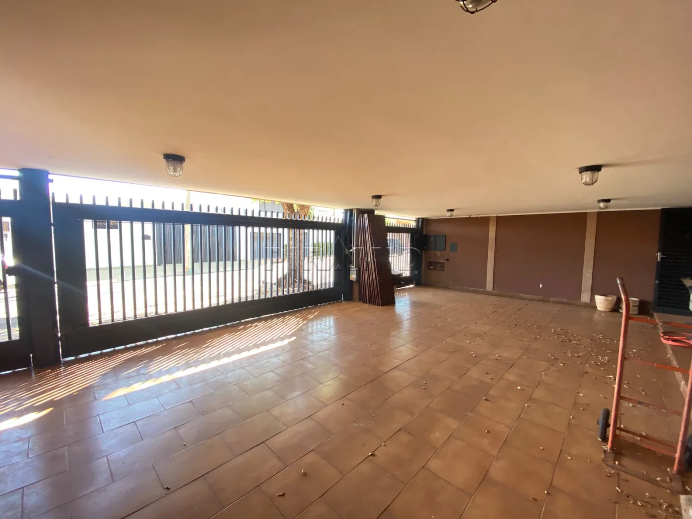 Alugar Casa / Padr&atilde;o em Ribeir&atilde;o Preto R$ 5.500,00 - Foto 2