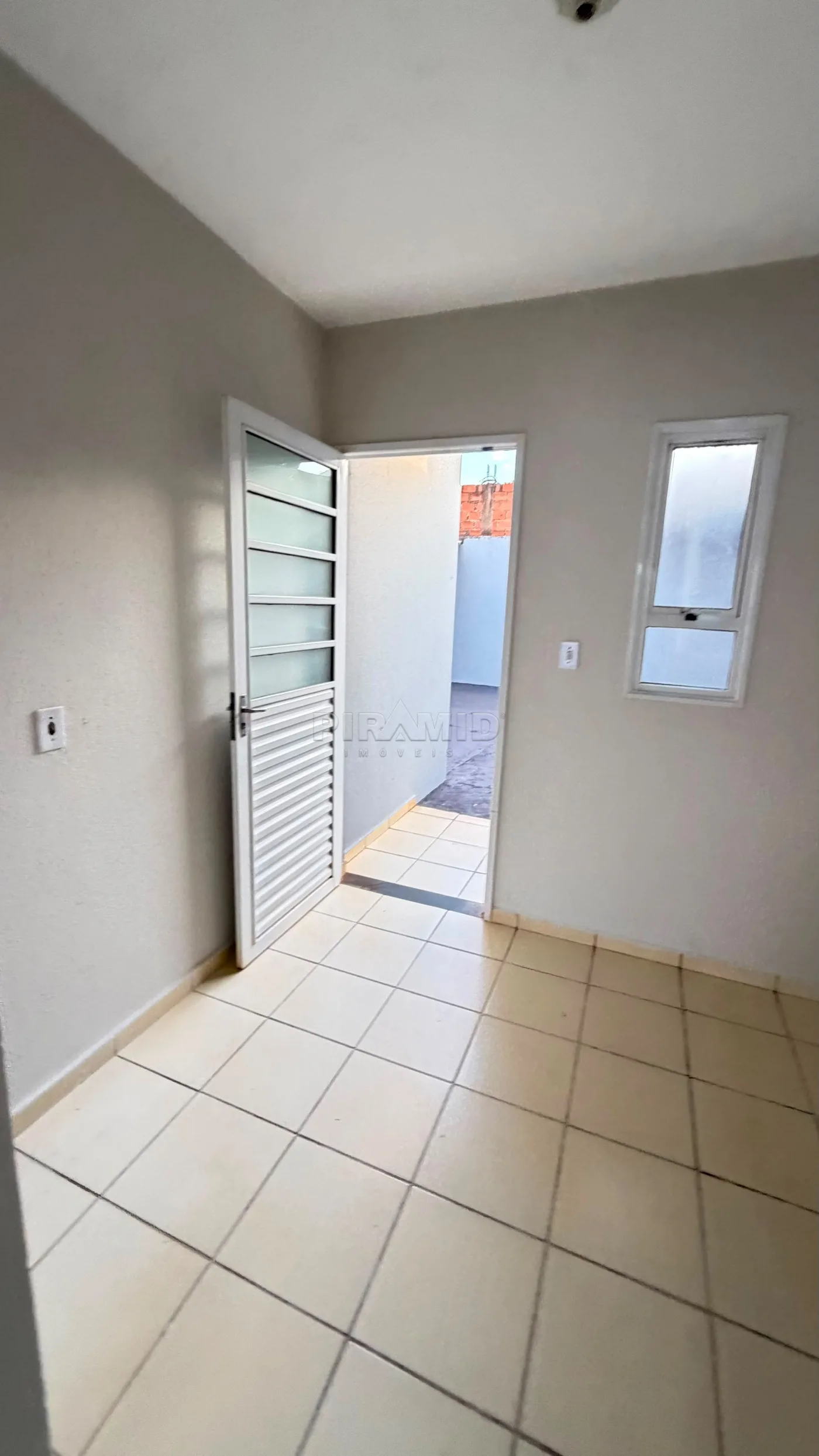 Comprar Casa / Padr&atilde;o em Ribeir&atilde;o Preto R$ 265.000,00 - Foto 3