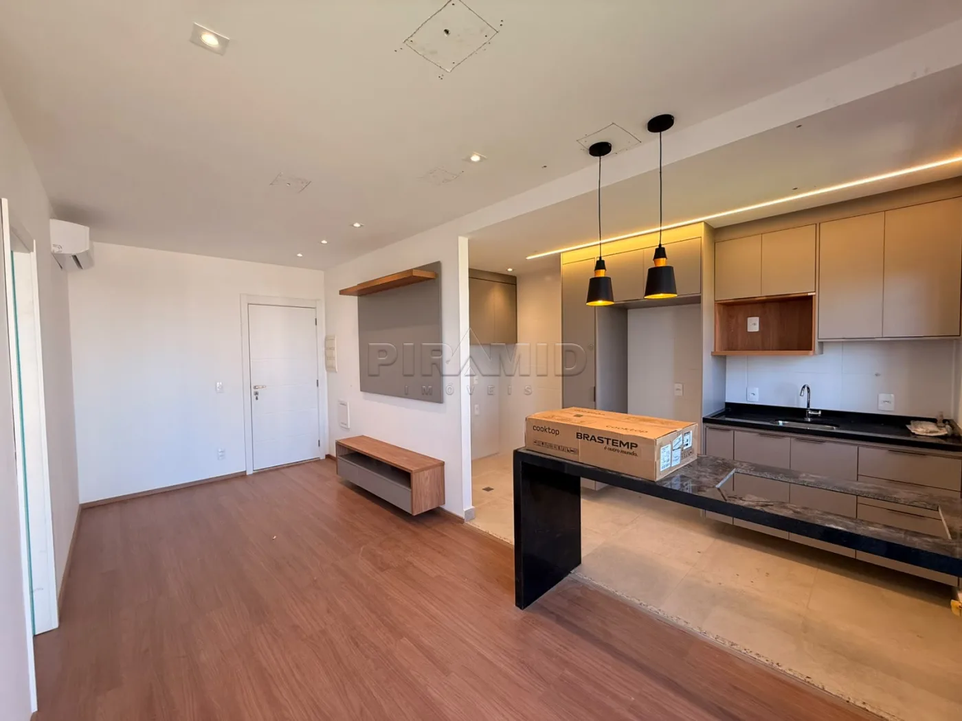 Alugar Apartamento / Padr&atilde;o em Ribeir&atilde;o Preto R$ 3.000,00 - Foto 2