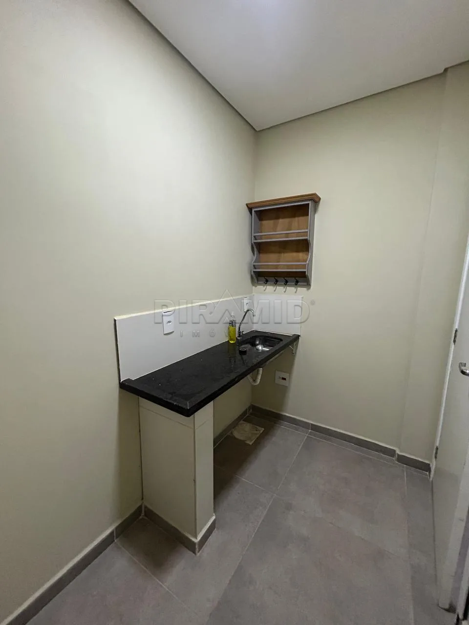 Alugar Comercial / Galp&atilde;o  Barrac&atilde;o em Ribeir&atilde;o Preto R$ 4.500,00 - Foto 3