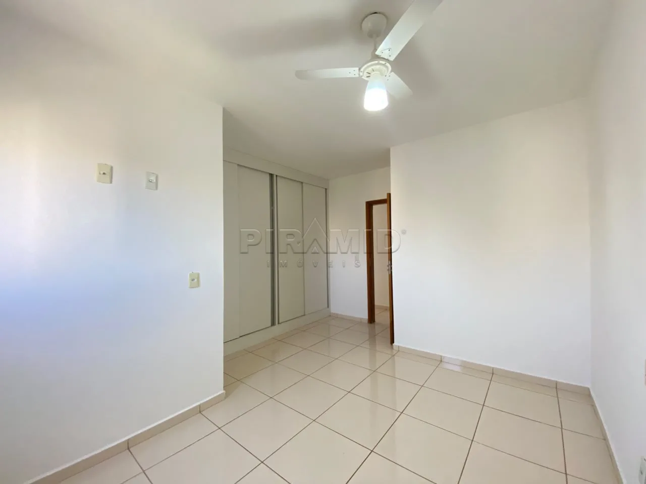 Alugar Apartamento / Padr&atilde;o em Ribeir&atilde;o Preto R$ 1.650,00 - Foto 4