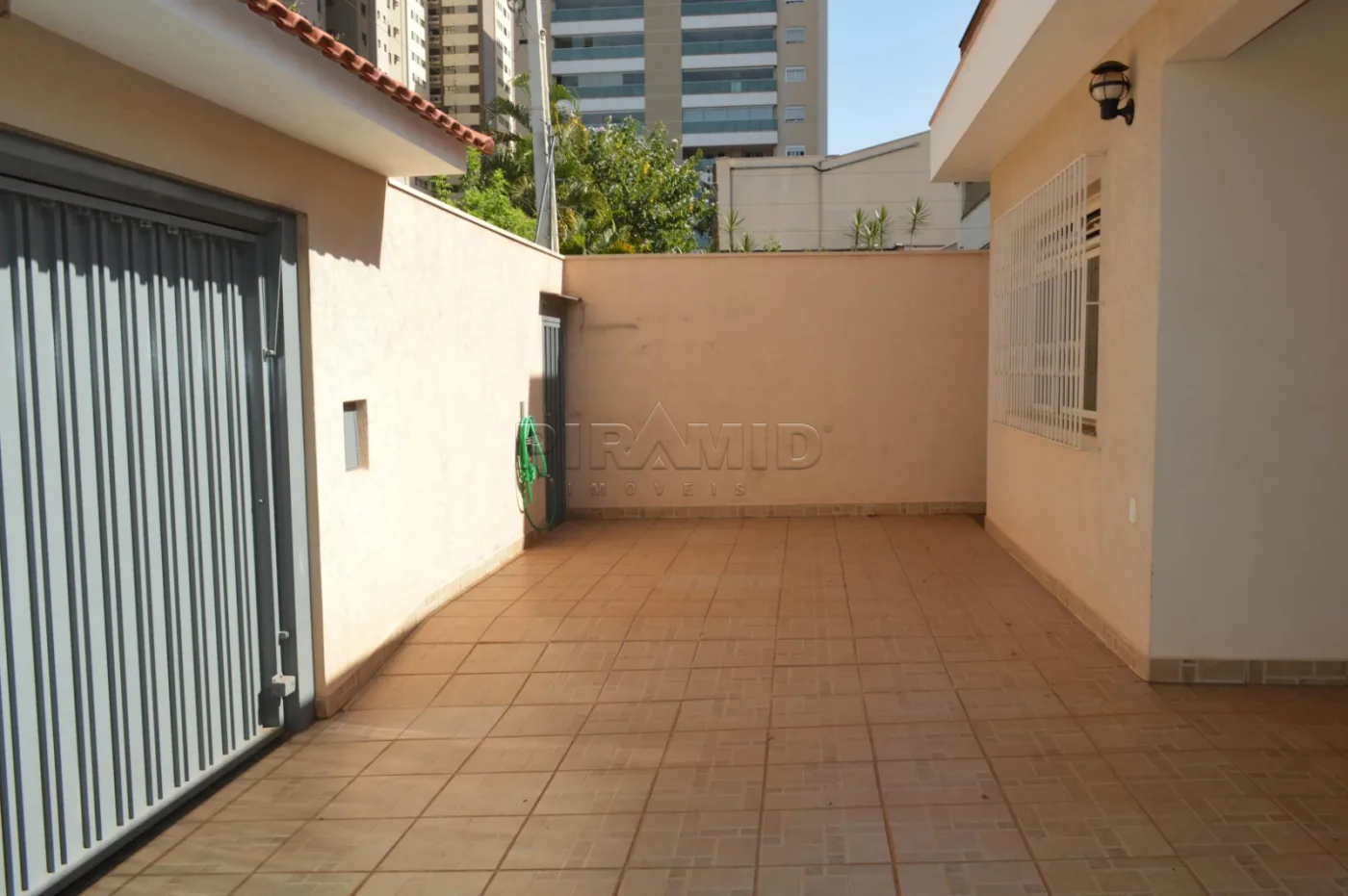Alugar Casa / Padr&atilde;o em Ribeir&atilde;o Preto R$ 10.000,00 - Foto 1