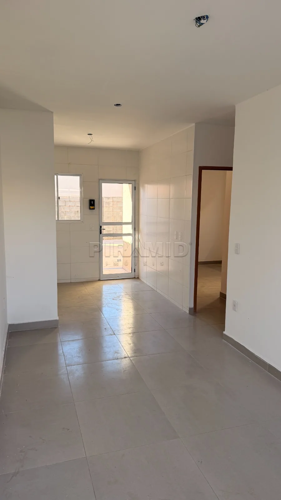 Comprar Casa / Padr&atilde;o em Ribeir&atilde;o Preto R$ 275.000,00 - Foto 2