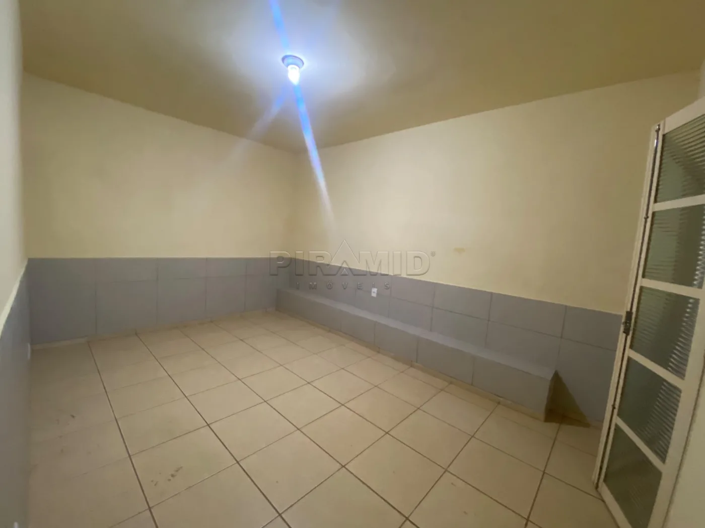 Alugar Casa / Padr&atilde;o em Ribeir&atilde;o Preto R$ 2.200,00 - Foto 17