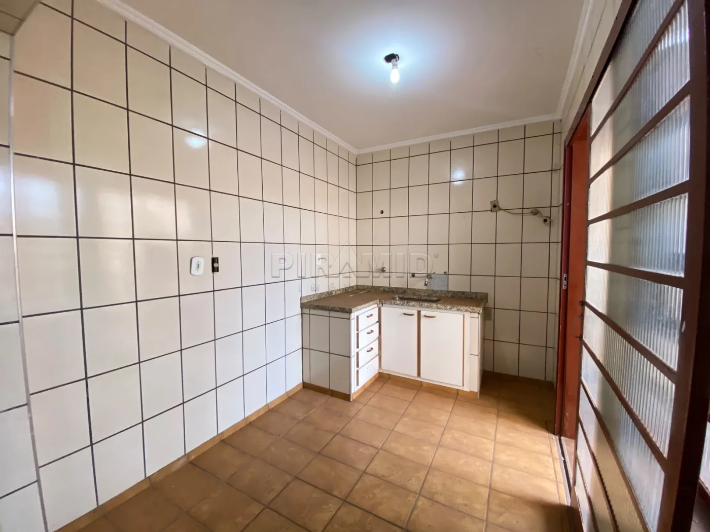 Alugar Casa / Padr&atilde;o em Ribeir&atilde;o Preto R$ 3.000,00 - Foto 5