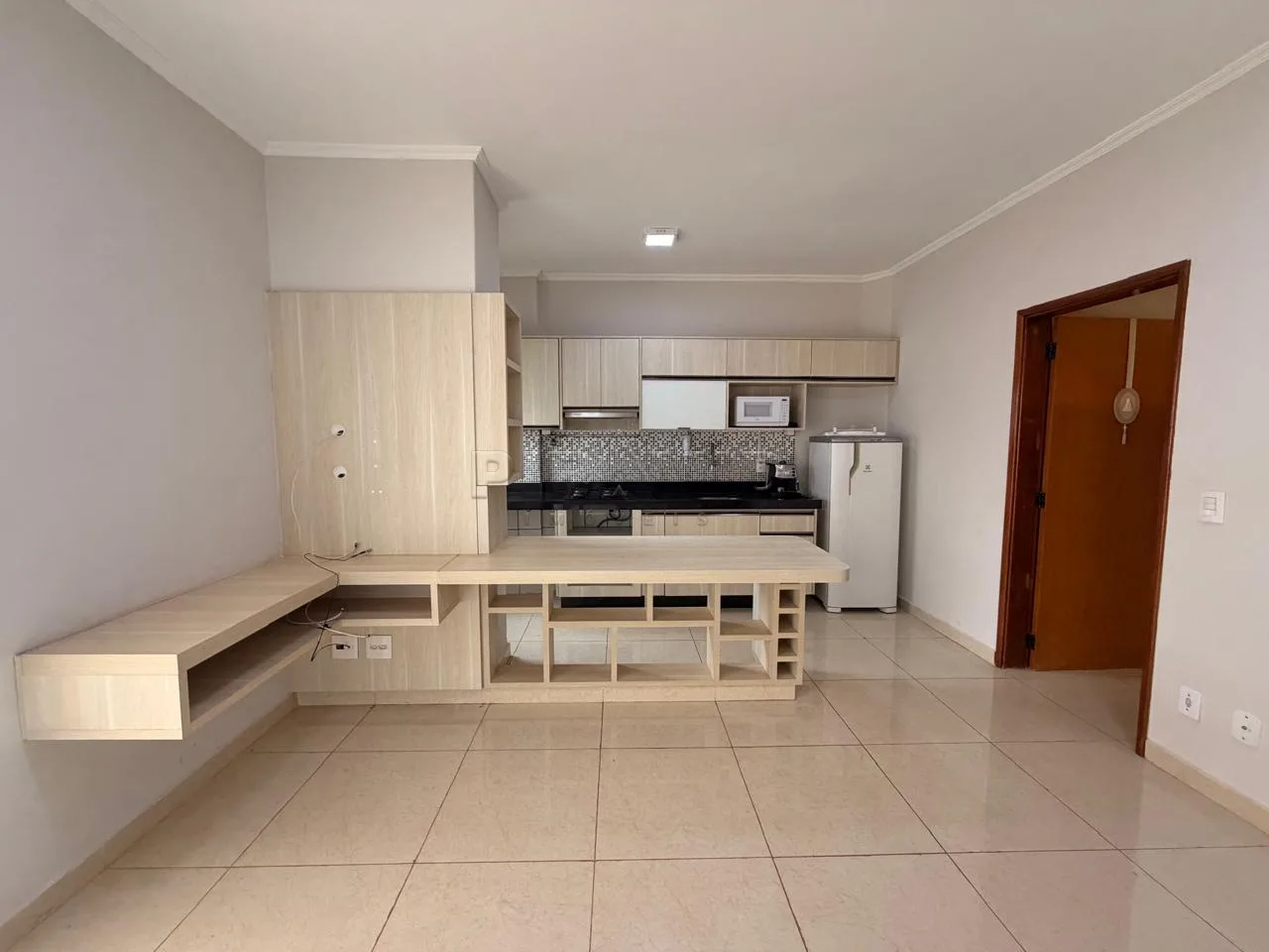 Alugar Apartamento / Padr&atilde;o em Ribeir&atilde;o Preto R$ 1.800,00 - Foto 2