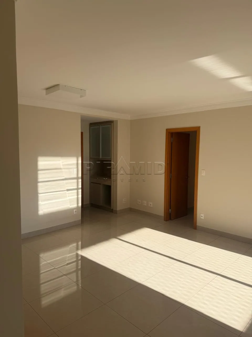Alugar Apartamento / Padr&atilde;o em Ribeir&atilde;o Preto R$ 4.800,00 - Foto 2