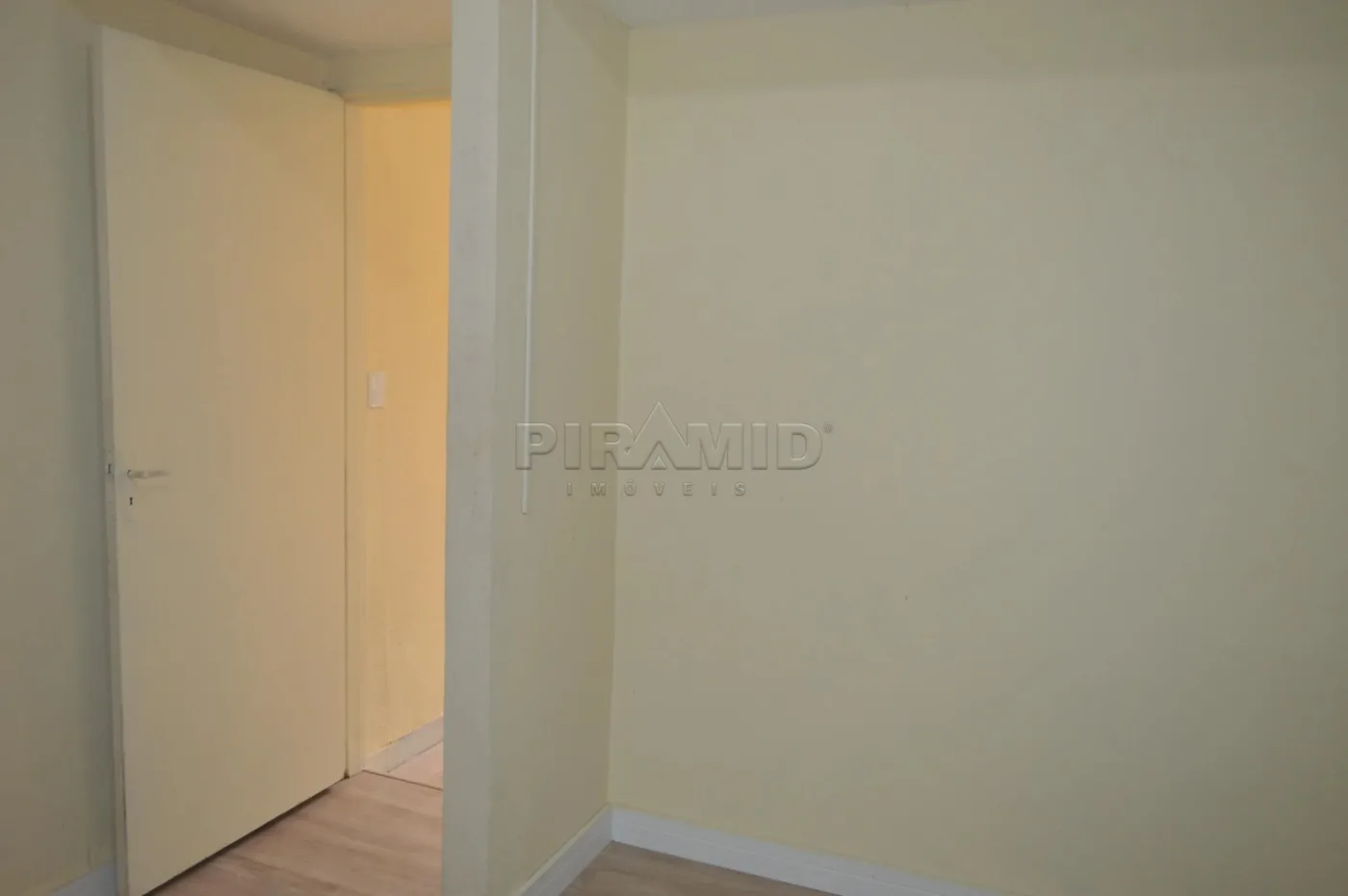 Alugar Casa / Padr&atilde;o em Ribeir&atilde;o Preto R$ 1.550,00 - Foto 17