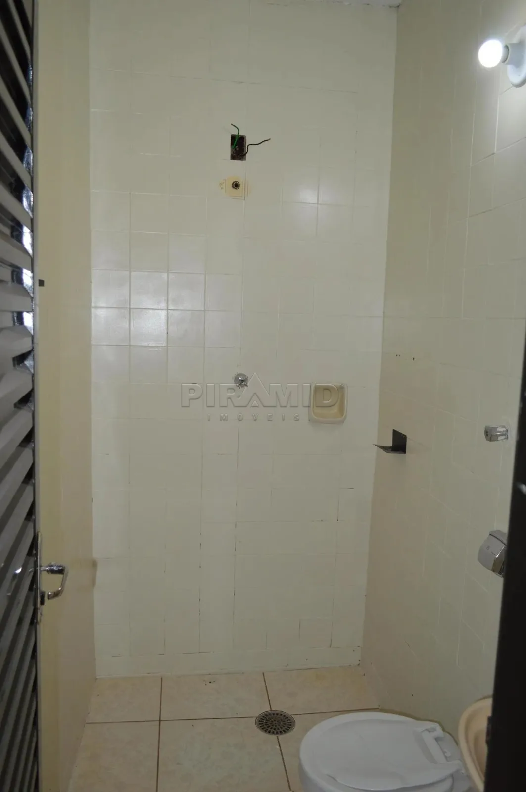 Alugar Casa / Padr&atilde;o em Ribeir&atilde;o Preto R$ 1.550,00 - Foto 14
