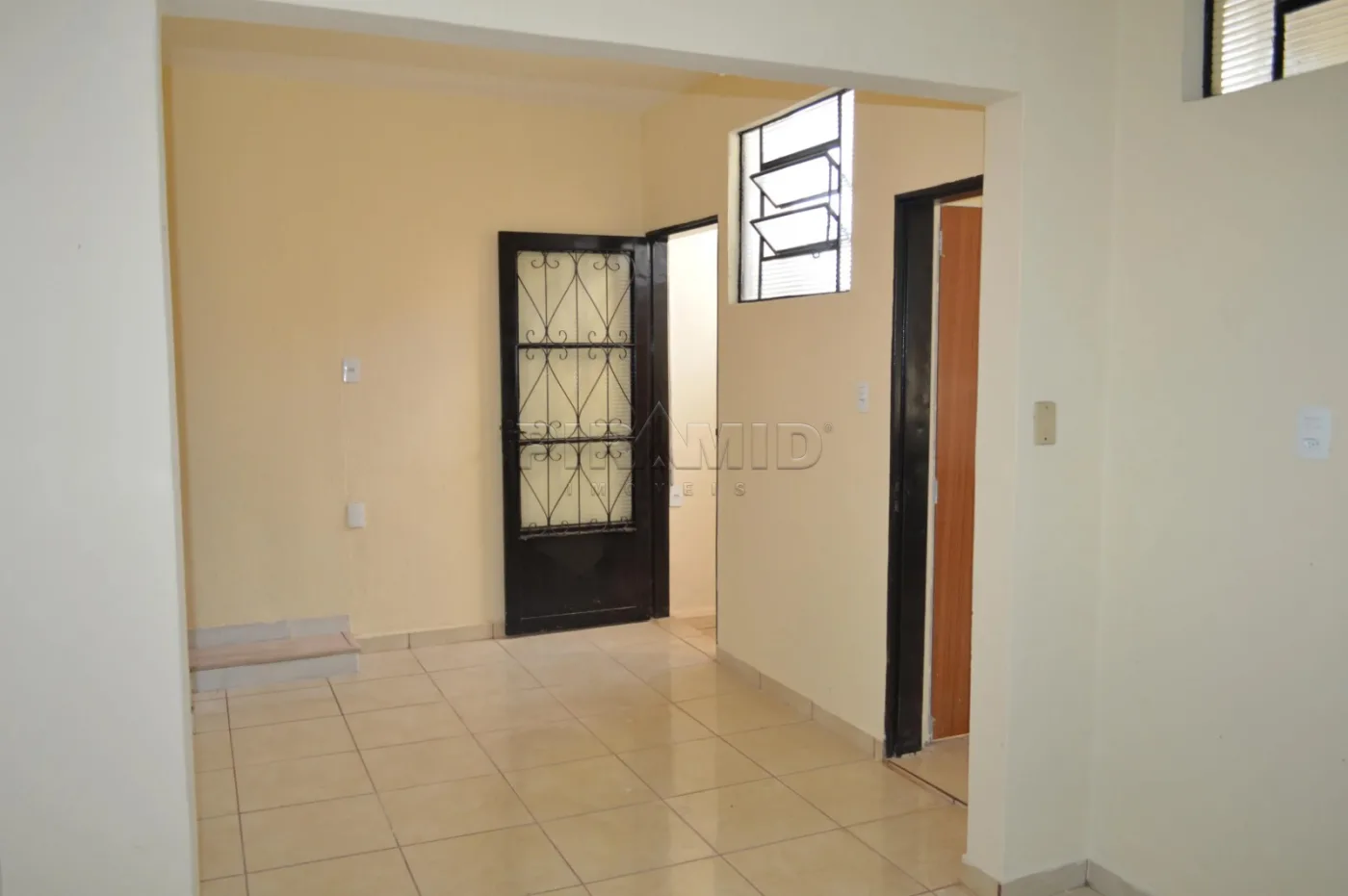 Alugar Casa / Padr&atilde;o em Ribeir&atilde;o Preto R$ 1.550,00 - Foto 4