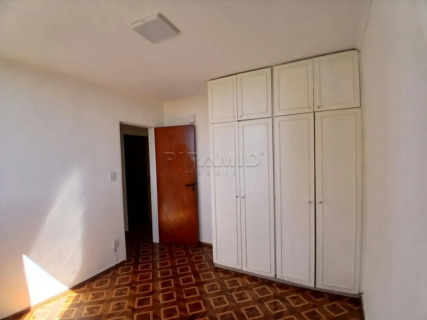 Alugar Apartamento / Padr&atilde;o em Ribeir&atilde;o Preto R$ 1.750,00 - Foto 10