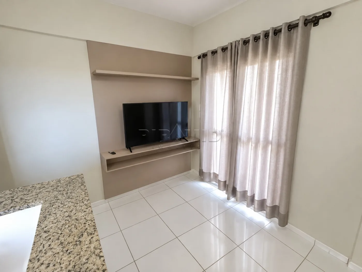 Alugar Apartamento / Padr&atilde;o em Ribeir&atilde;o Preto R$ 2.000,00 - Foto 1