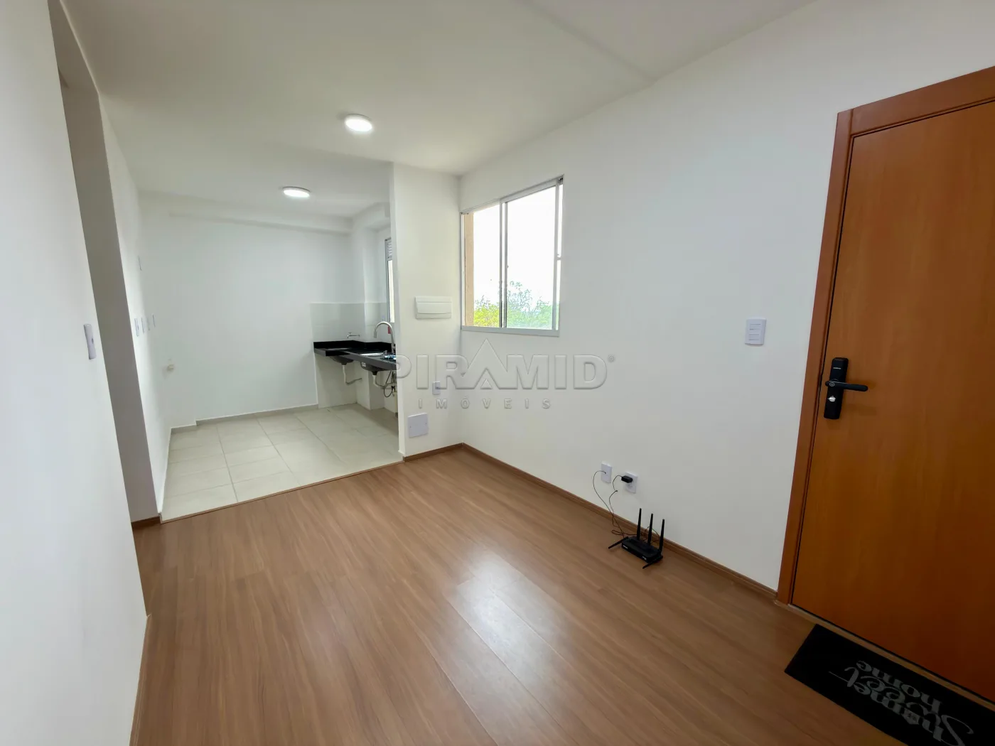 Alugar Apartamento / Padr&atilde;o em Ribeir&atilde;o Preto R$ 1.000,01 - Foto 2