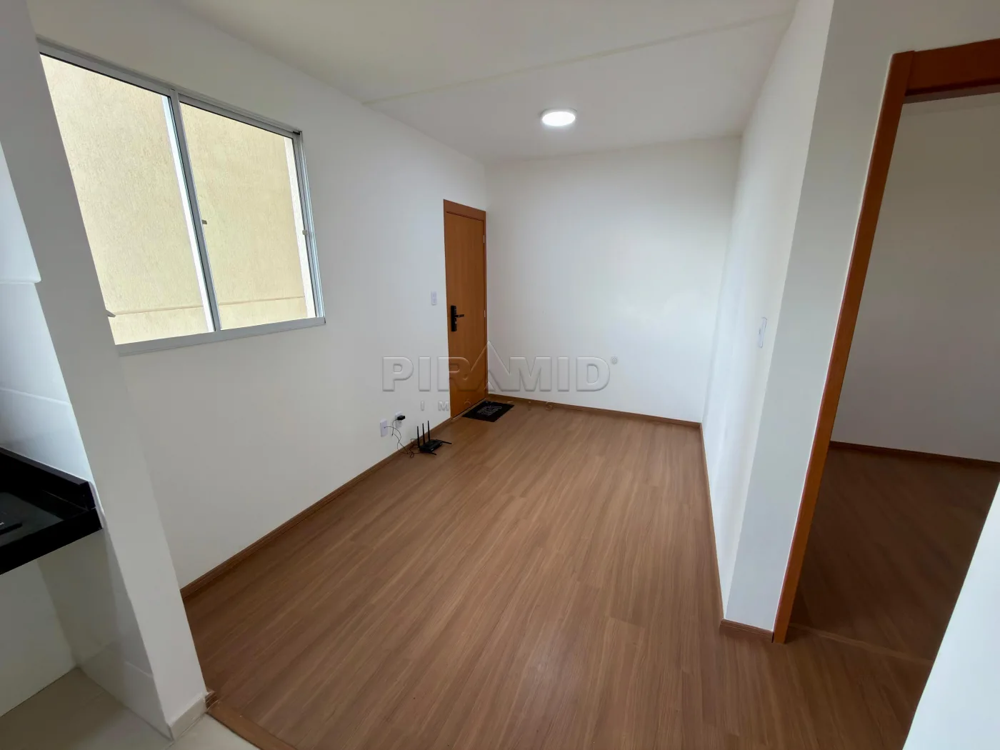 Alugar Apartamento / Padr&atilde;o em Ribeir&atilde;o Preto R$ 1.000,01 - Foto 3