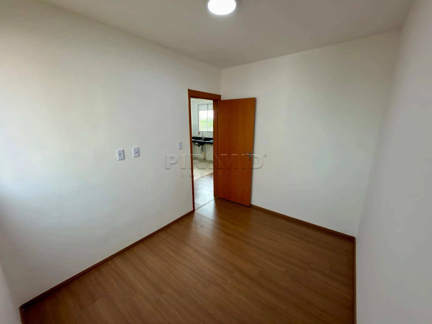 Alugar Apartamento / Padr&atilde;o em Ribeir&atilde;o Preto R$ 1.000,01 - Foto 6