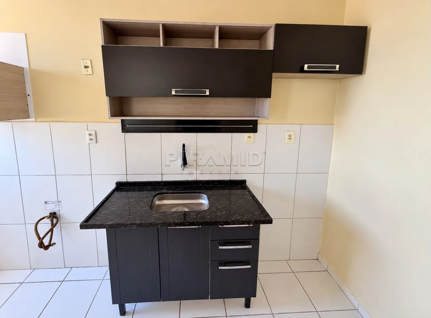 Alugar Apartamento / Padr&atilde;o em Ribeir&atilde;o Preto R$ 1.650,00 - Foto 4