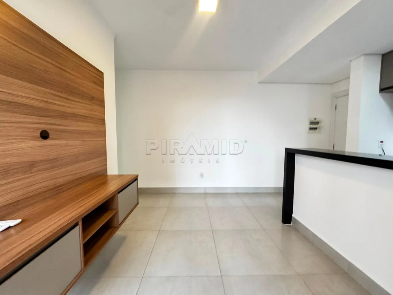Alugar Apartamento / Padr&atilde;o em Ribeir&atilde;o Preto R$ 2.700,00 - Foto 2