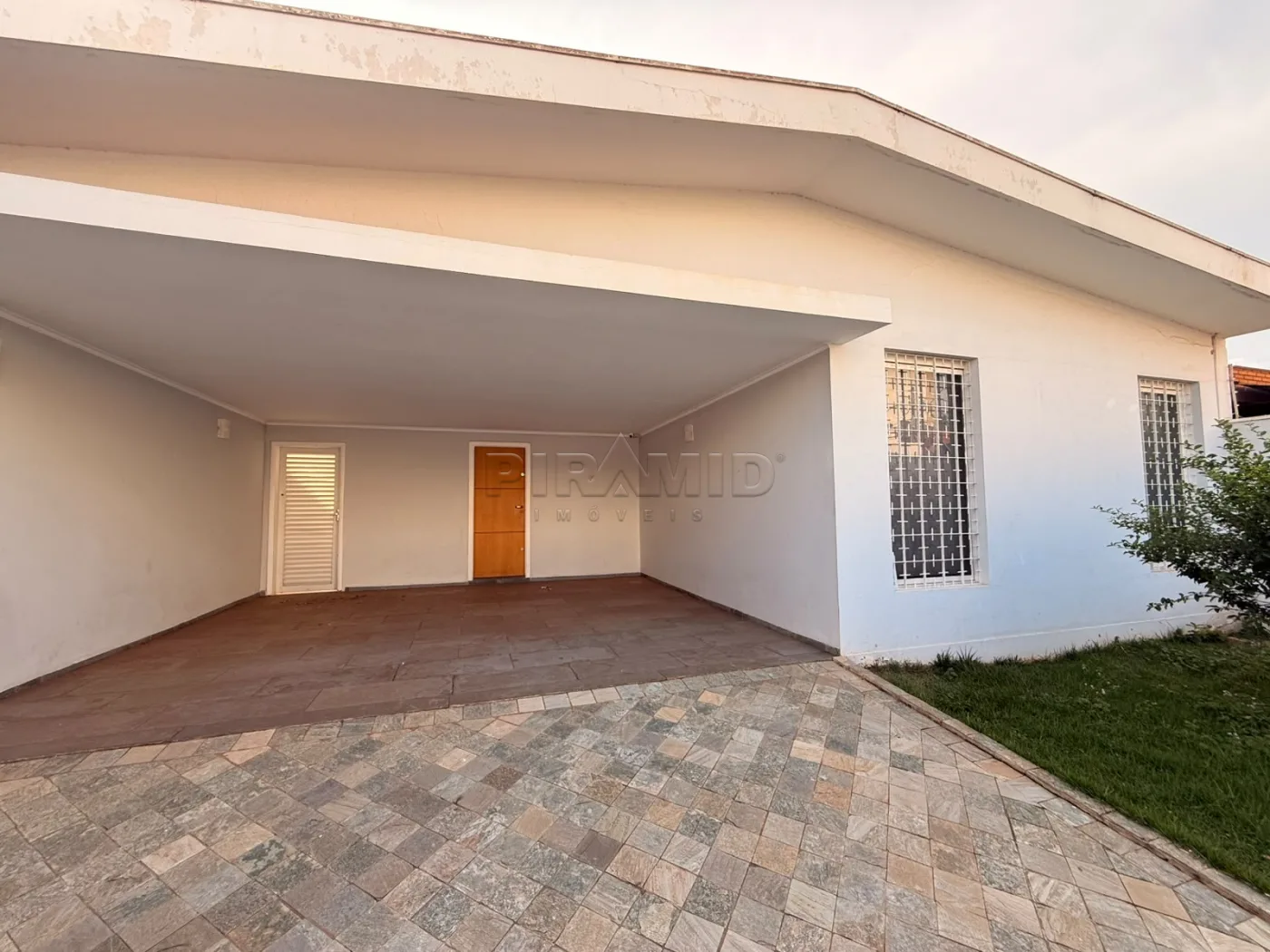 Alugar Casa / Padr&atilde;o em Ribeir&atilde;o Preto R$ 5.000,00 - Foto 1