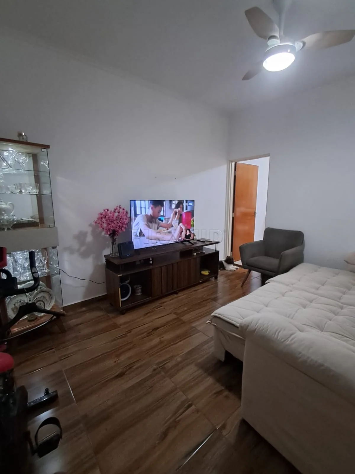 Comprar Casa / Padr&atilde;o em Ribeir&atilde;o Preto R$ 300.000,00 - Foto 2