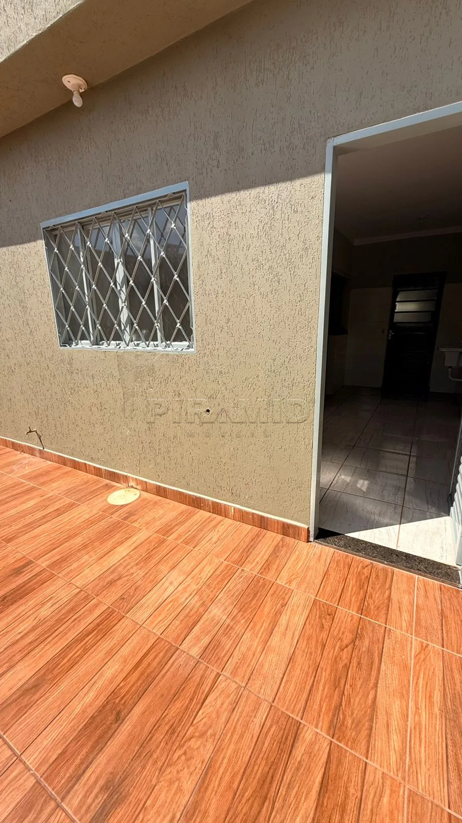 Comprar Casa / Padr&atilde;o em Ribeir&atilde;o Preto R$ 330.000,00 - Foto 3