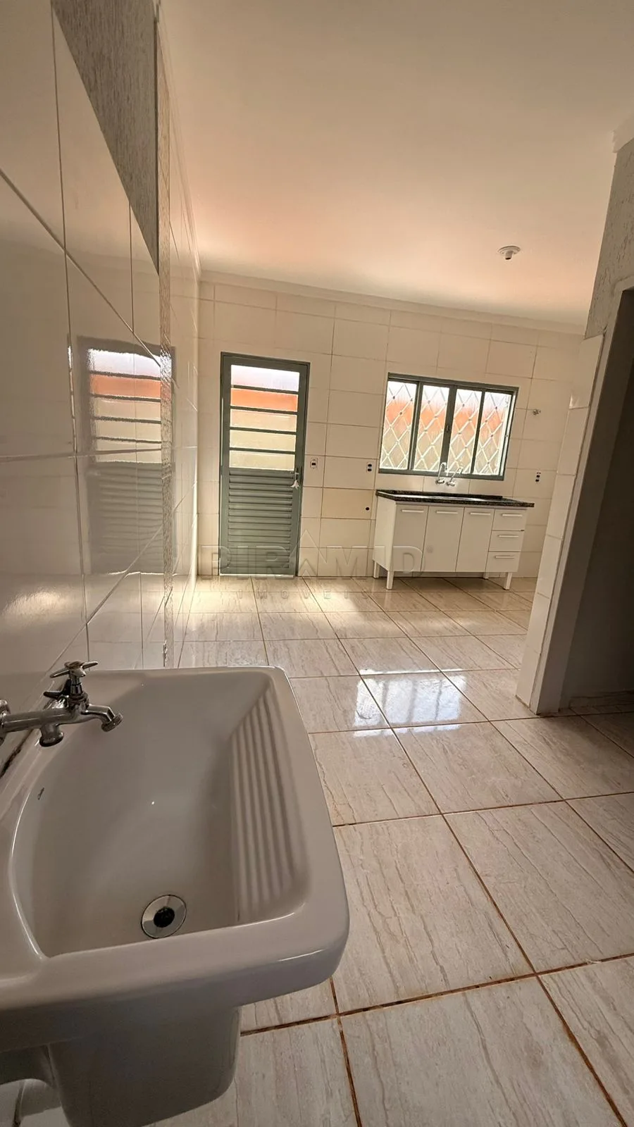 Comprar Casa / Padr&atilde;o em Ribeir&atilde;o Preto R$ 330.000,00 - Foto 4