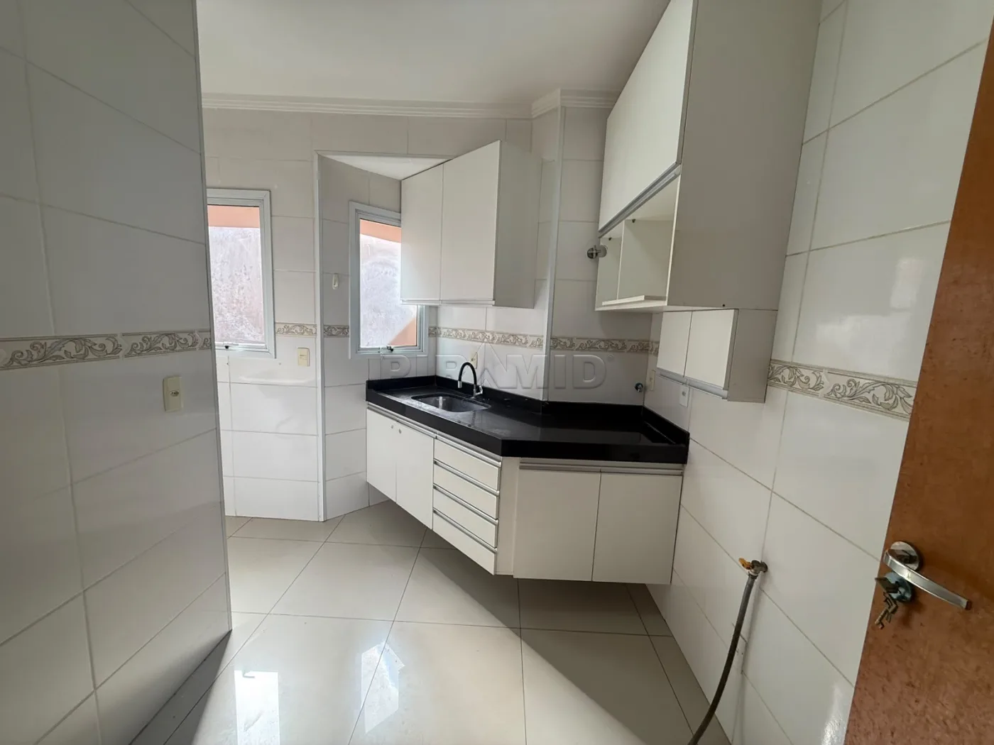 Alugar Apartamento / Padr&atilde;o em Ribeir&atilde;o Preto R$ 2.600,00 - Foto 4