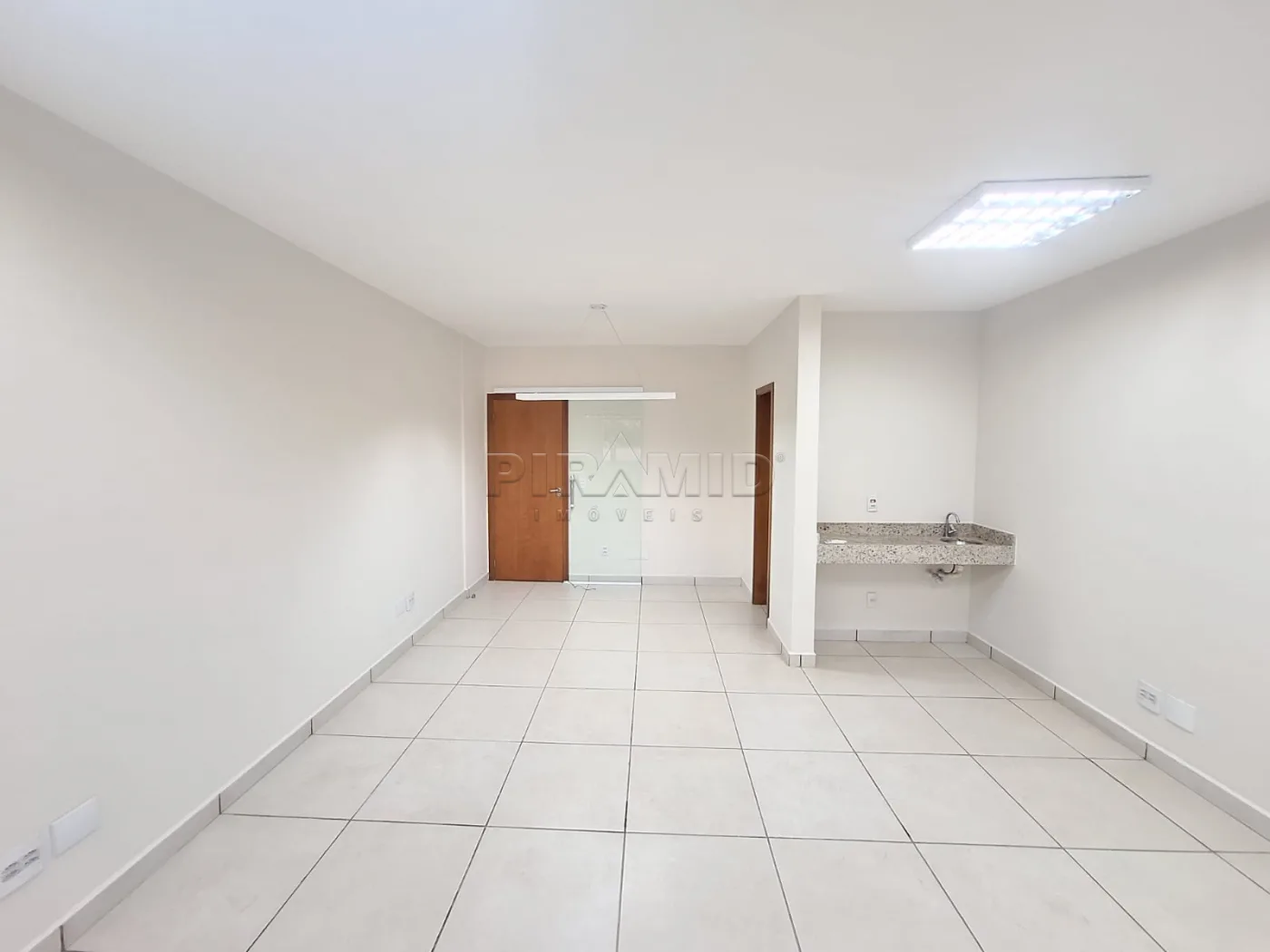 Alugar Comercial / Sala em Ribeir&atilde;o Preto R$ 2.000,00 - Foto 3