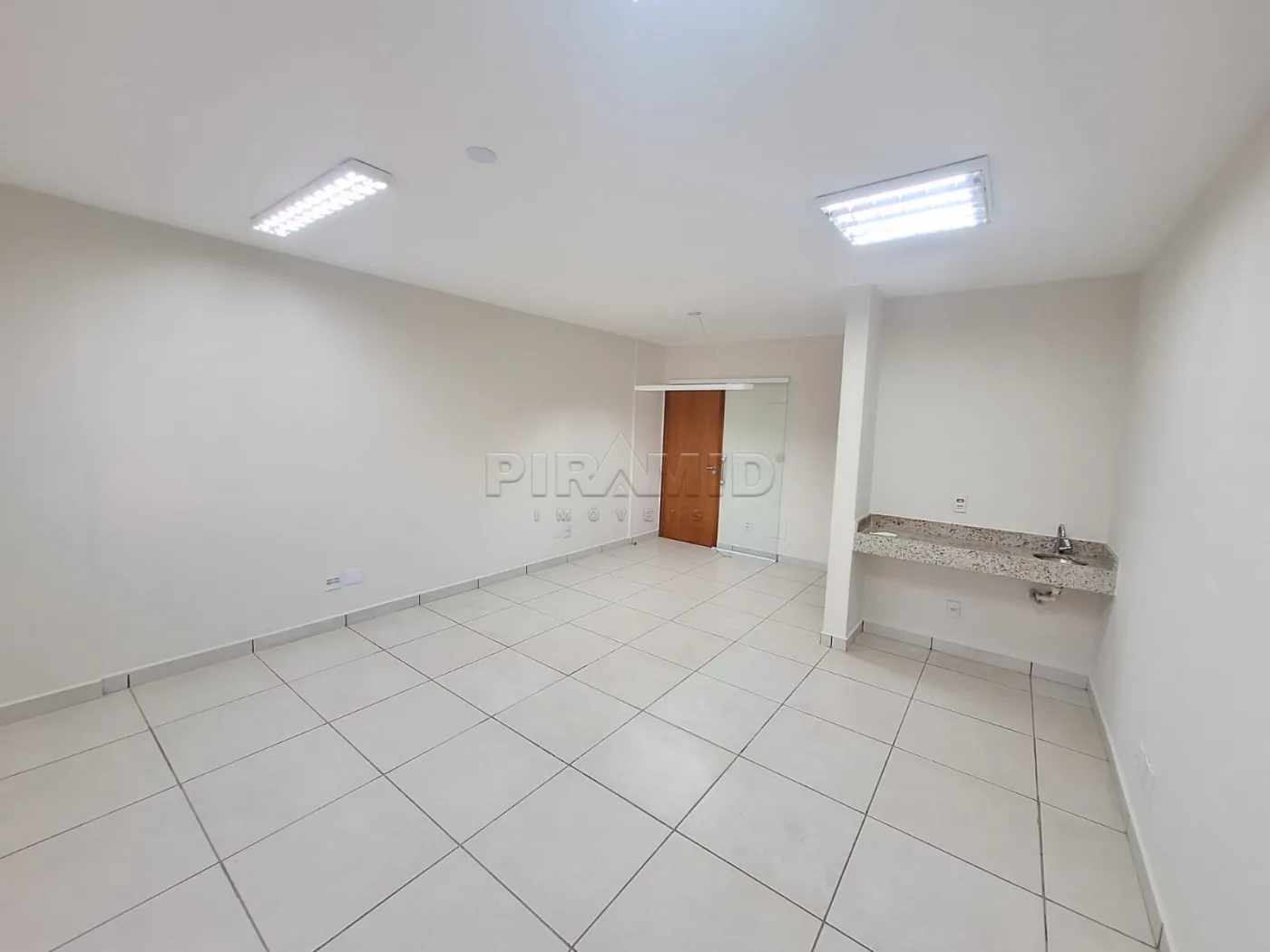 Alugar Comercial / Sala em Ribeir&atilde;o Preto R$ 2.000,00 - Foto 4