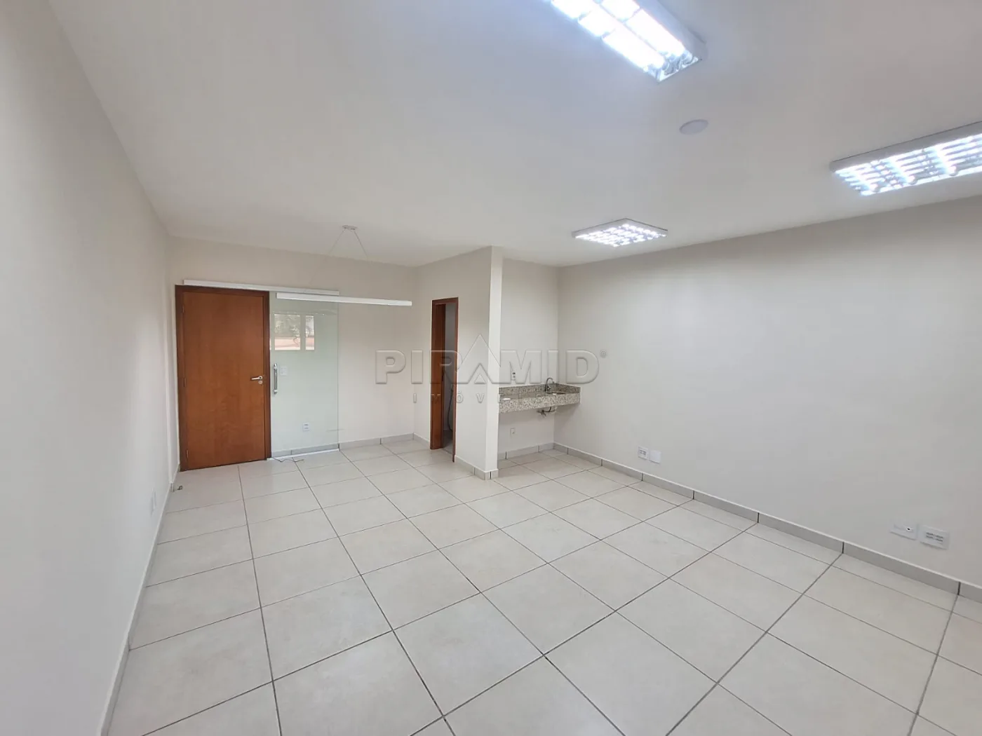 Alugar Comercial / Sala em Ribeir&atilde;o Preto R$ 2.000,00 - Foto 5