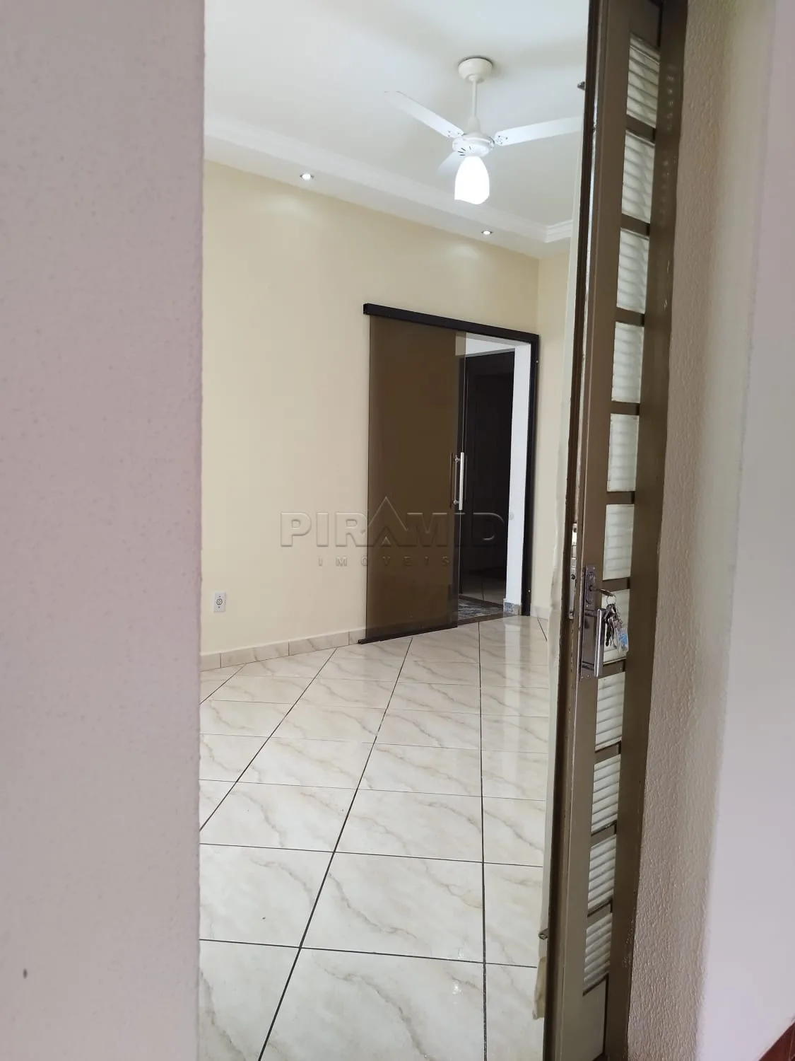 Comprar Casa / Padr&atilde;o em Ribeir&atilde;o Preto R$ 350.000,00 - Foto 2