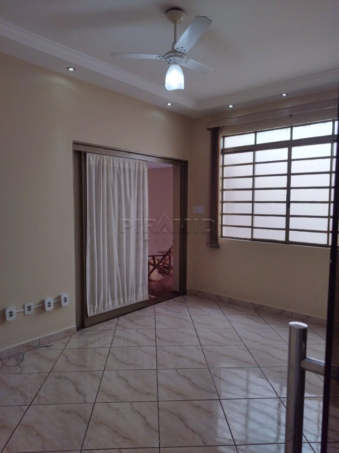 Comprar Casa / Padr&atilde;o em Ribeir&atilde;o Preto R$ 350.000,00 - Foto 3
