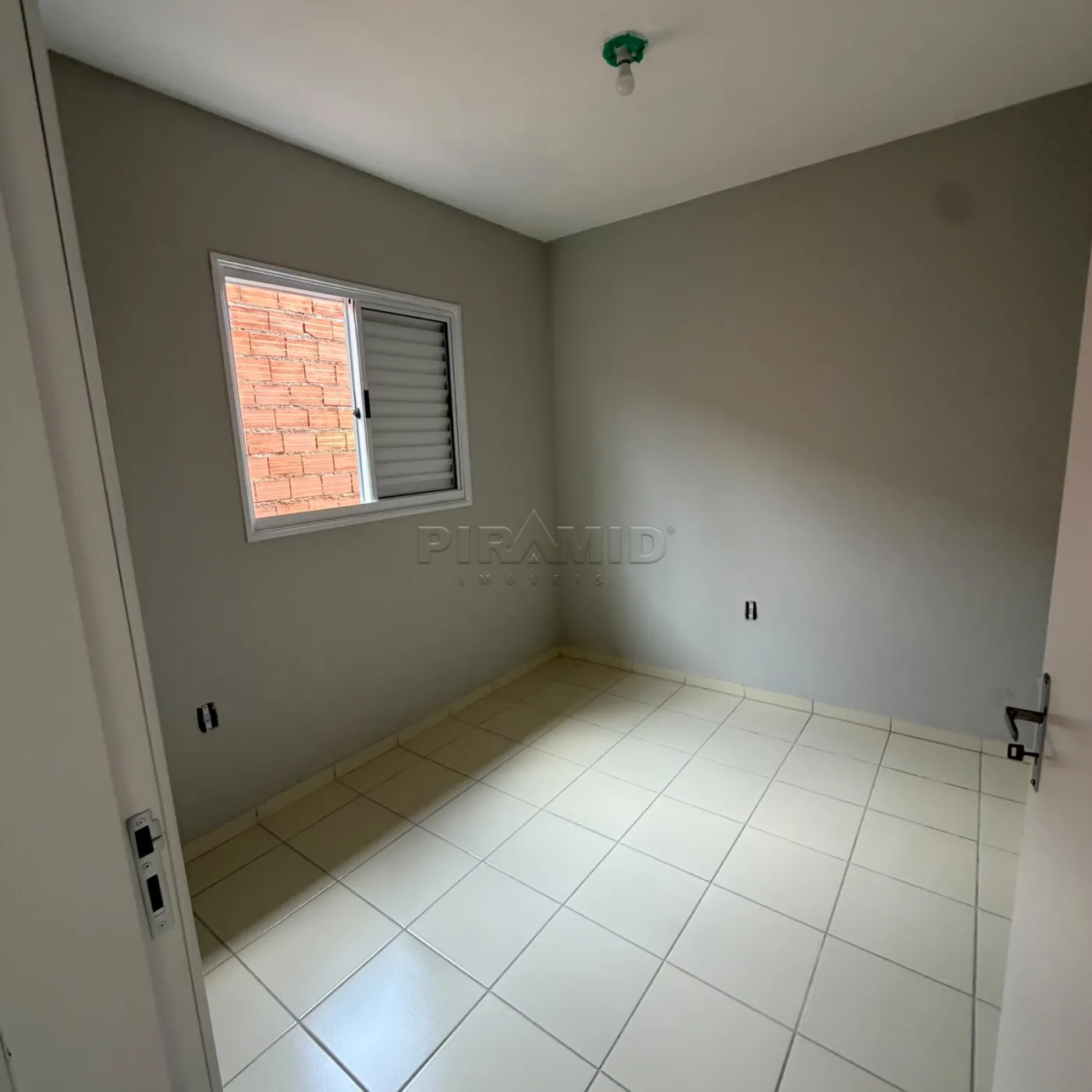 Comprar Casa / Padr&atilde;o em Ribeir&atilde;o Preto R$ 260.000,00 - Foto 5