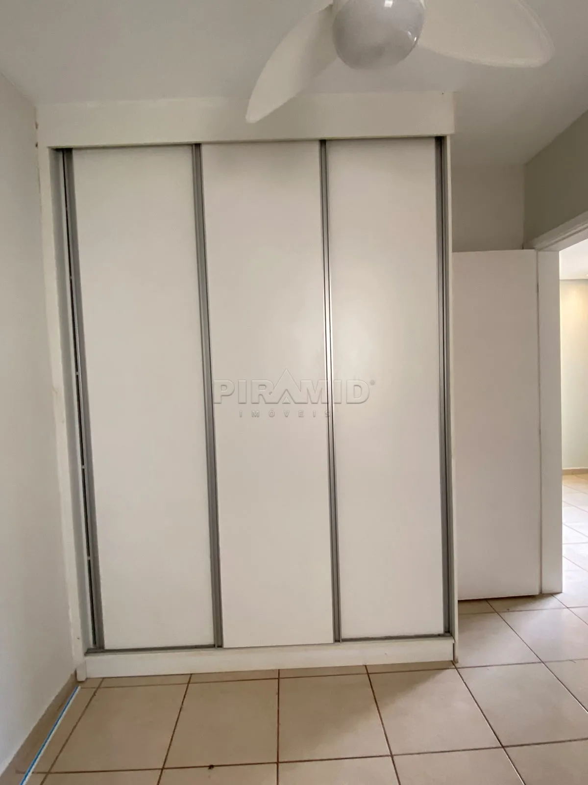 Alugar Apartamento / Padr&atilde;o em Ribeir&atilde;o Preto R$ 1.600,00 - Foto 4