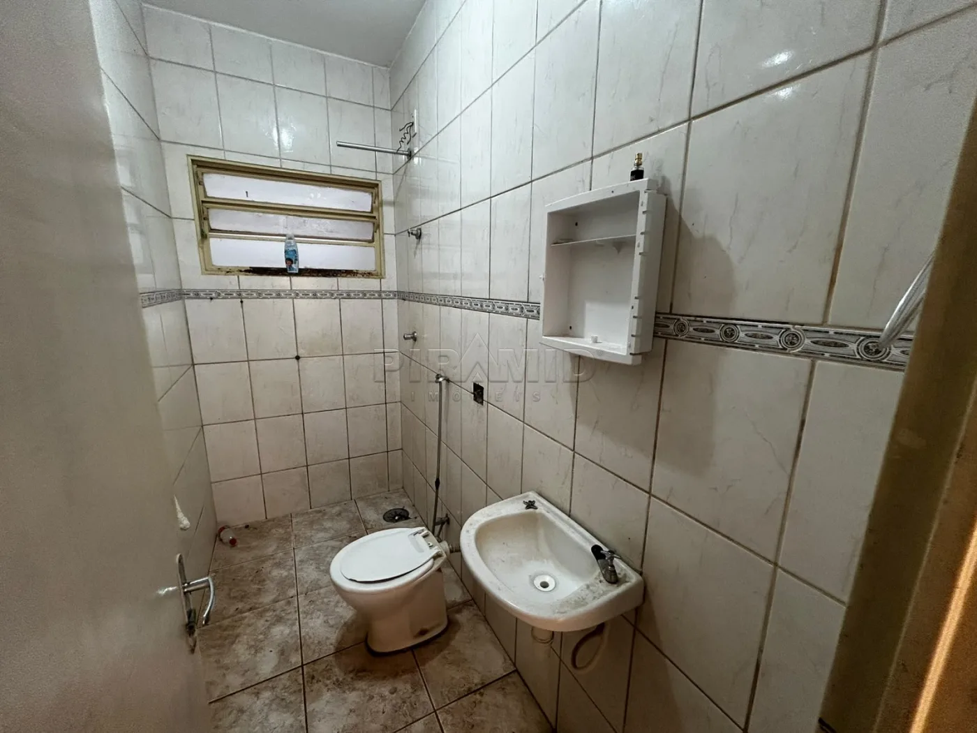 Alugar Casa / Padr&atilde;o em Ribeir&atilde;o Preto R$ 1.700,00 - Foto 2